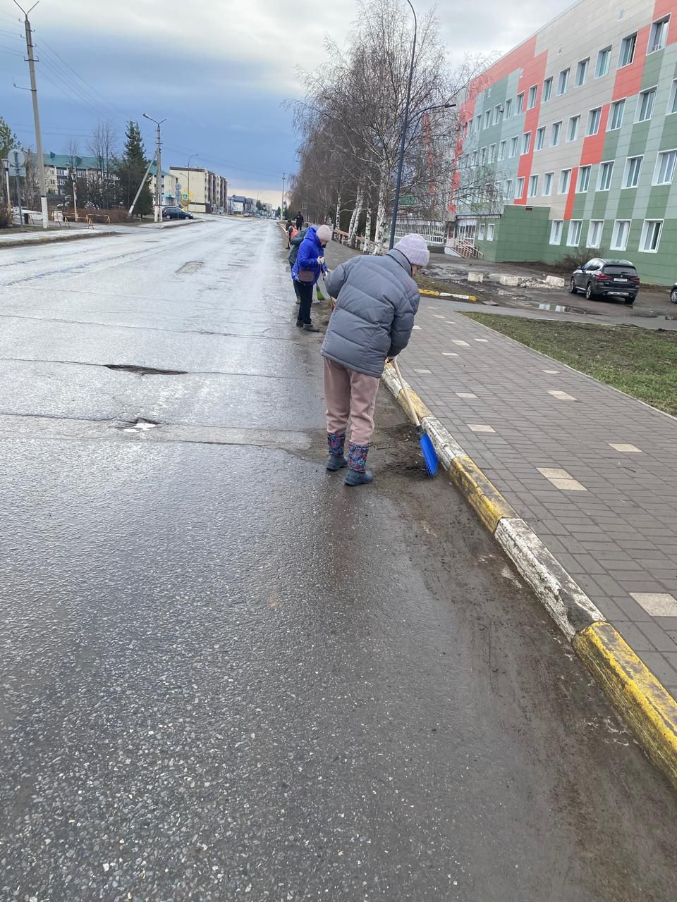 Сотрудники УК ЖКХ Нурлатского района провели субботник