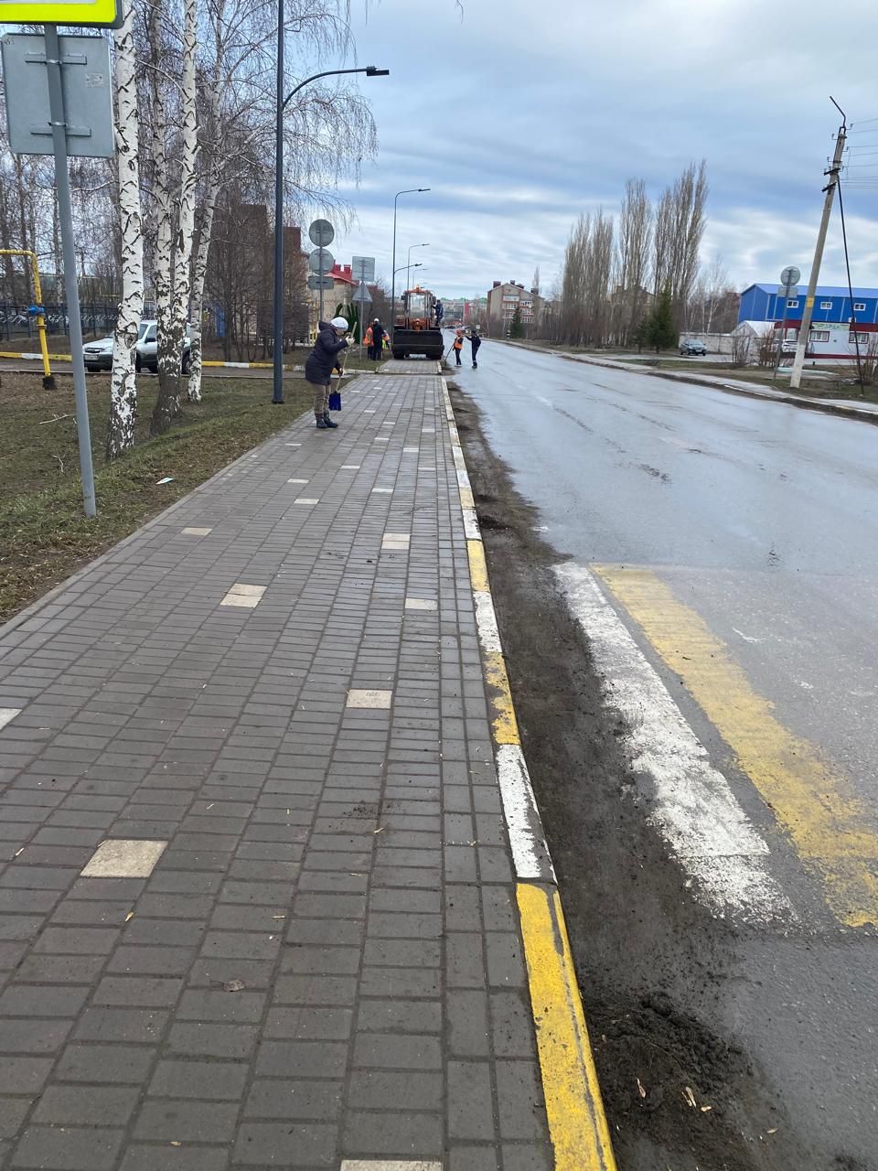 Сотрудники УК ЖКХ Нурлатского района провели субботник