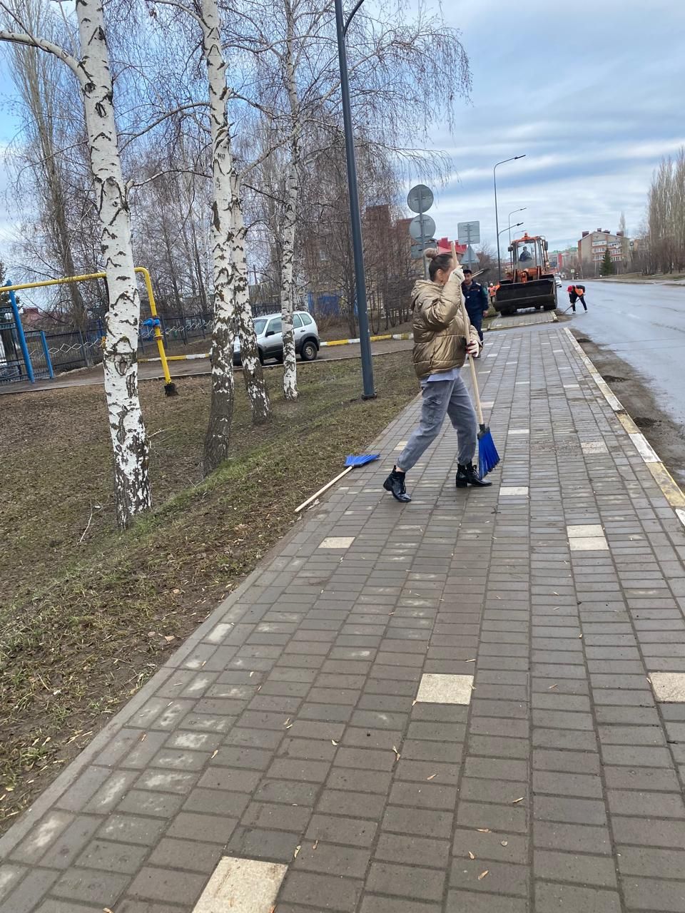 Сотрудники УК ЖКХ Нурлатского района провели субботник