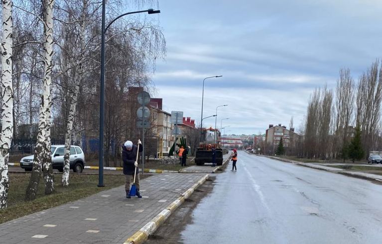 Сотрудники УК ЖКХ Нурлатского района провели субботник