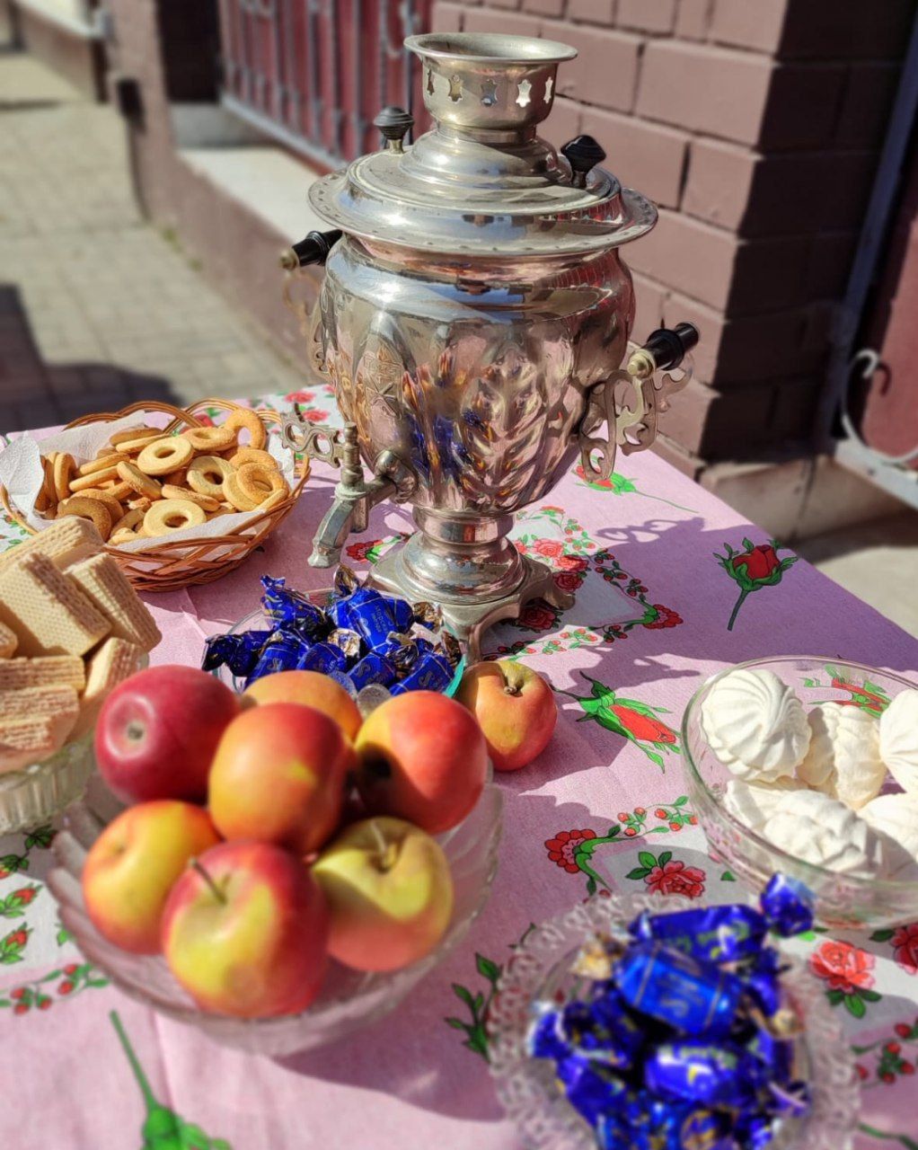 Весенний праздник во дворе Нурлатского дома-интерната подарил тепло и радость подопечным