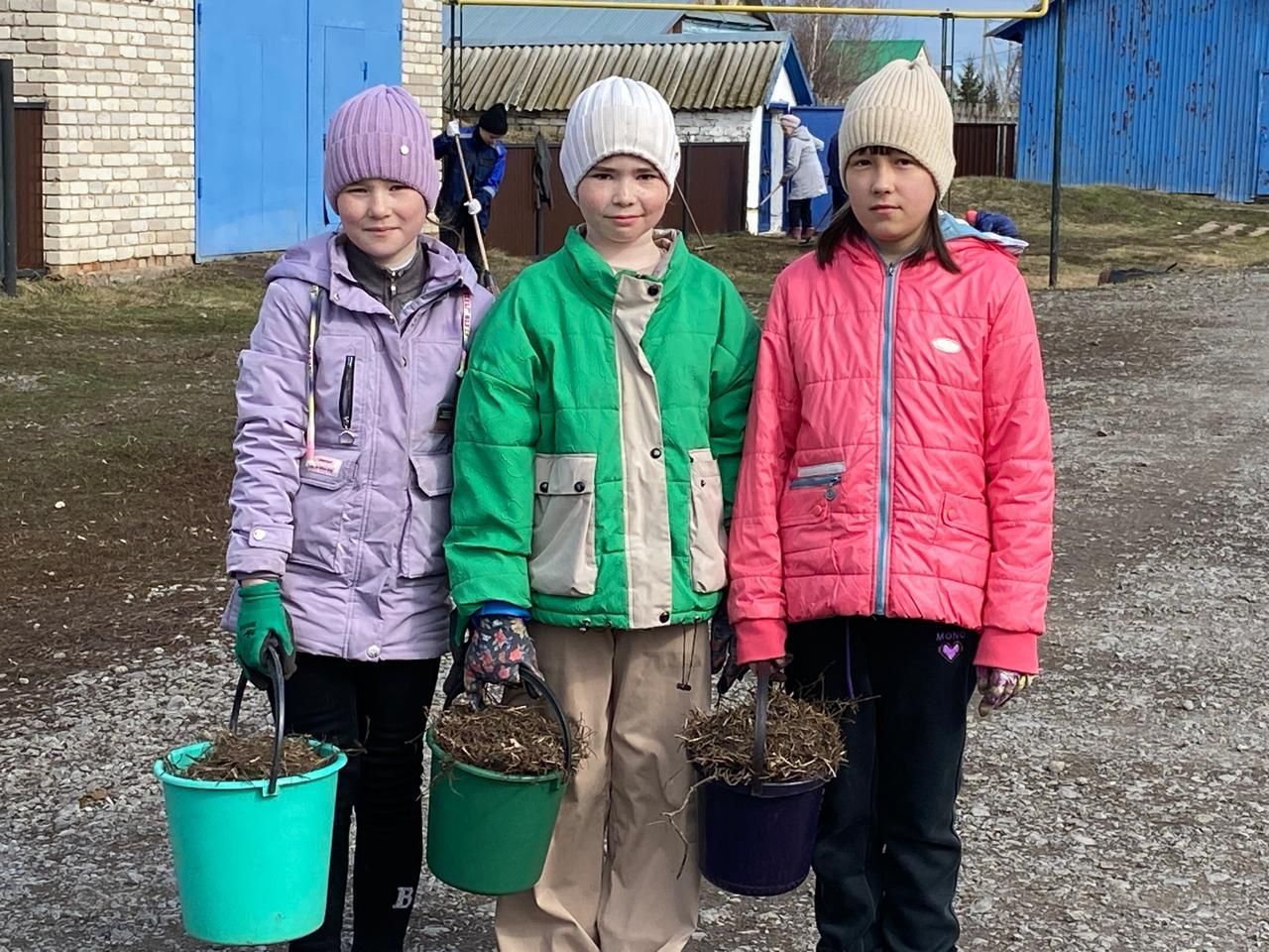 В нурлатских школах прошли массовые субботники