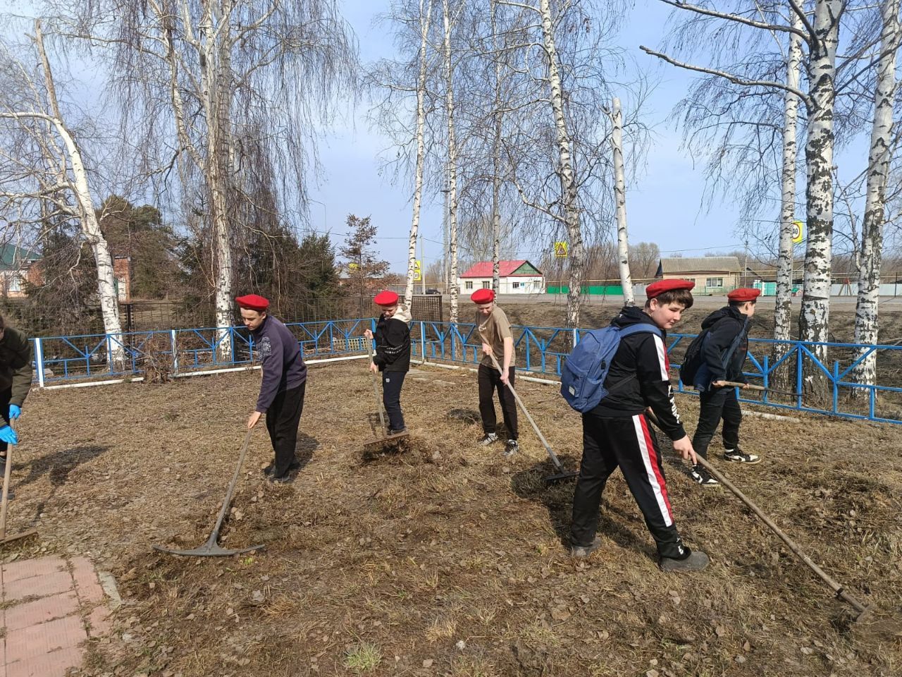 В нурлатских школах прошли массовые субботники