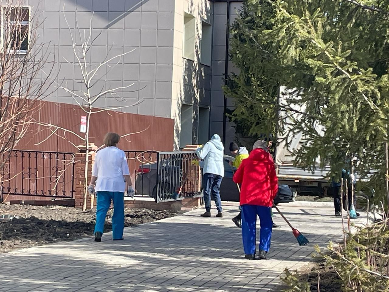 Нурлатский дом-интернат провел весенний субботник с участием проживающих
