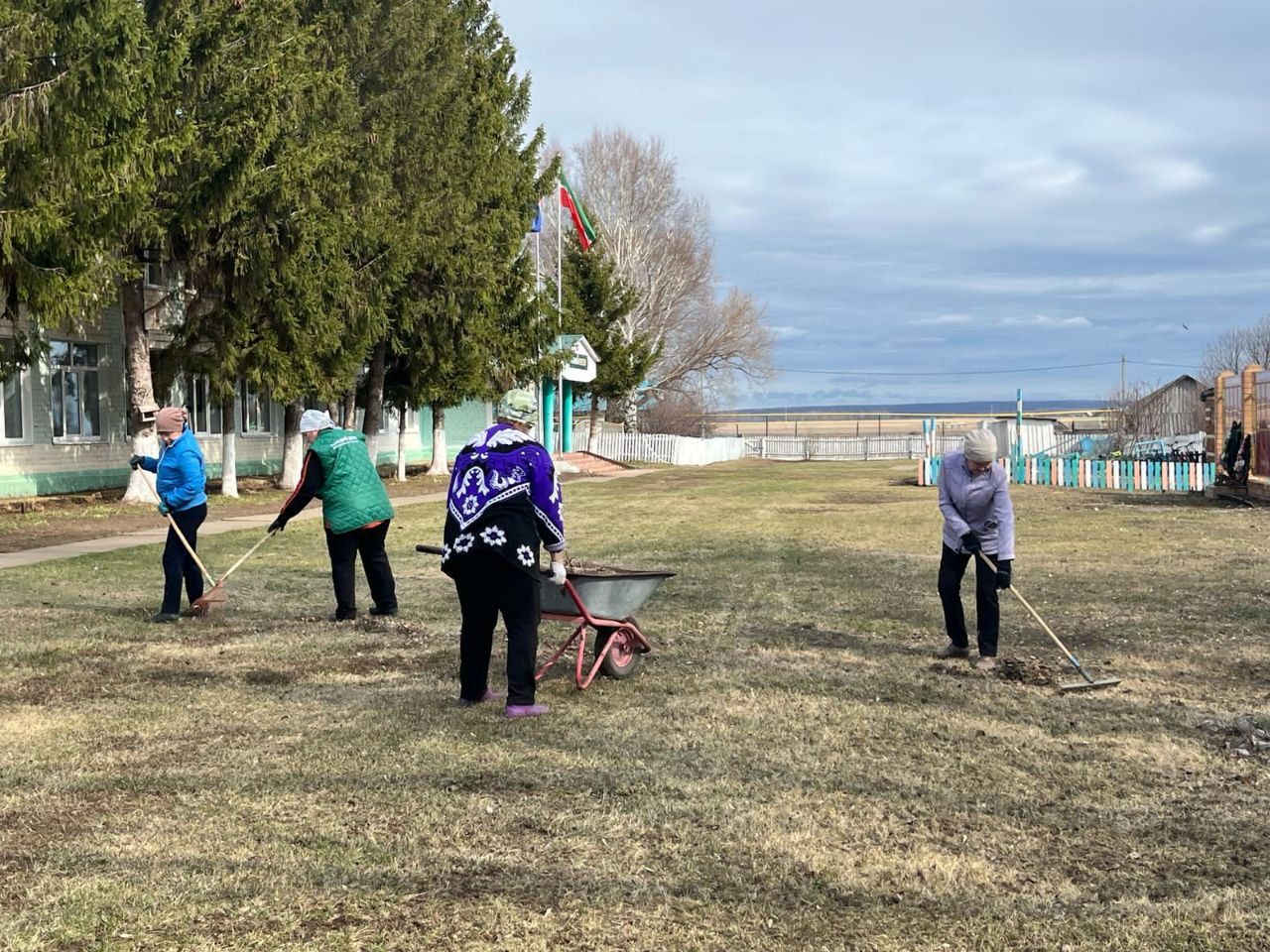 В нурлатских школах прошли массовые субботники