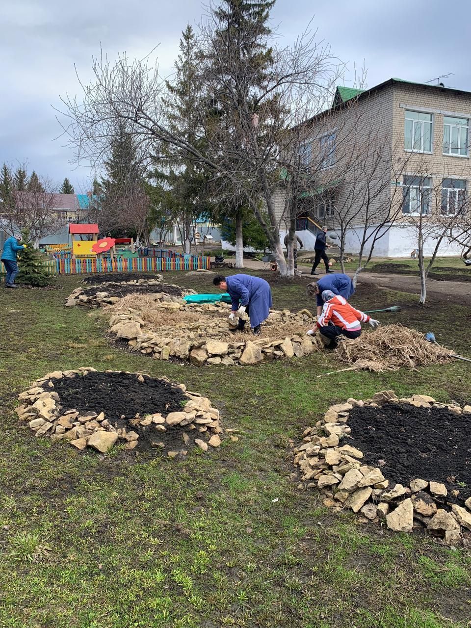 В нурлатских школах прошли массовые субботники