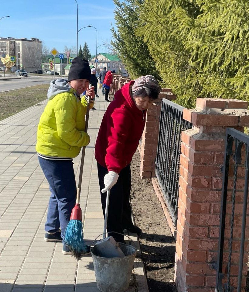 Нурлатский дом-интернат провел весенний субботник с участием проживающих