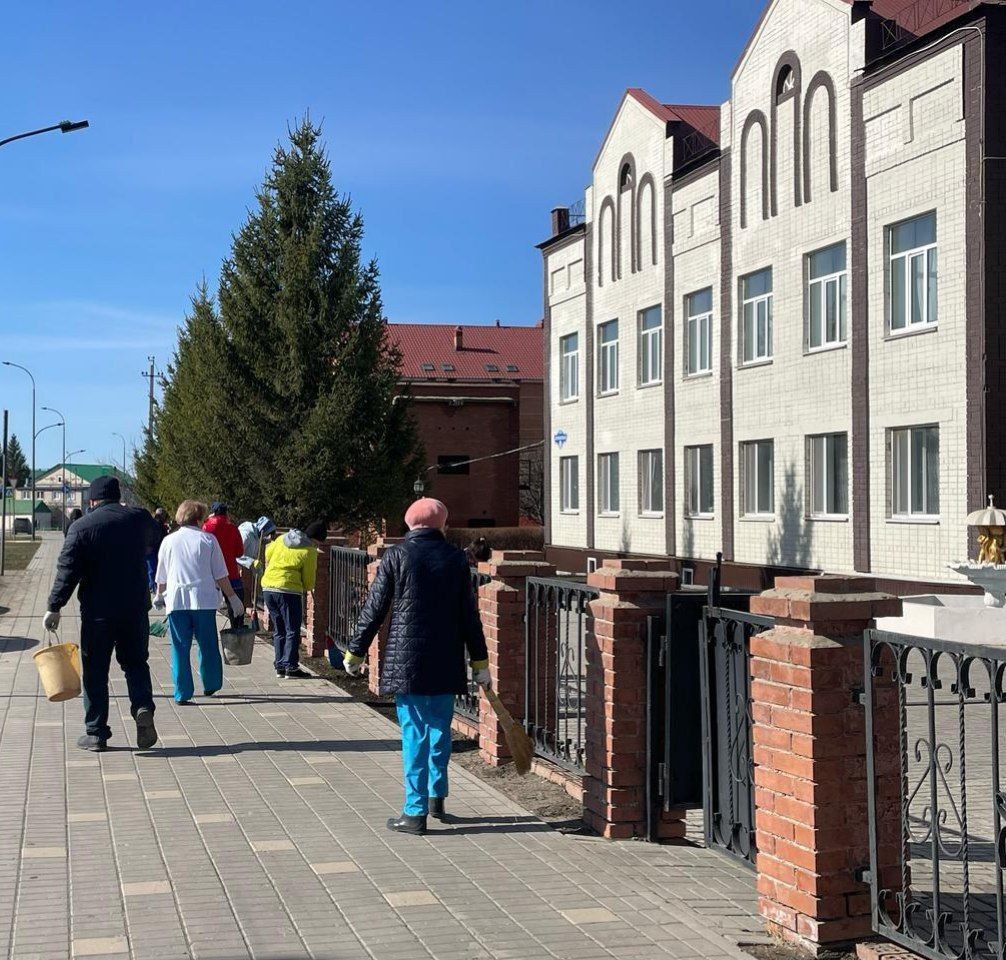 Нурлатский дом-интернат провел весенний субботник с участием проживающих