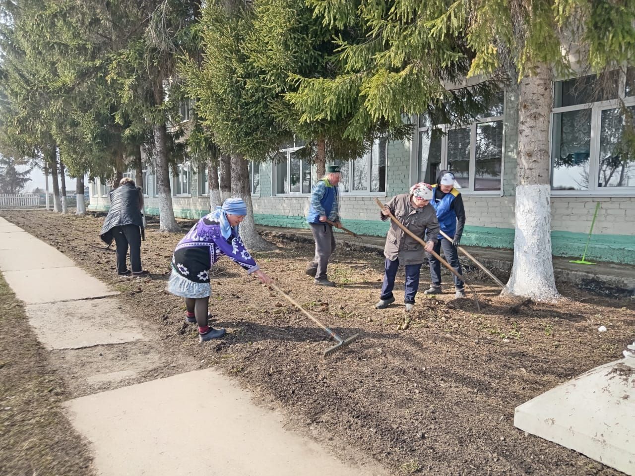 В нурлатских школах прошли массовые субботники