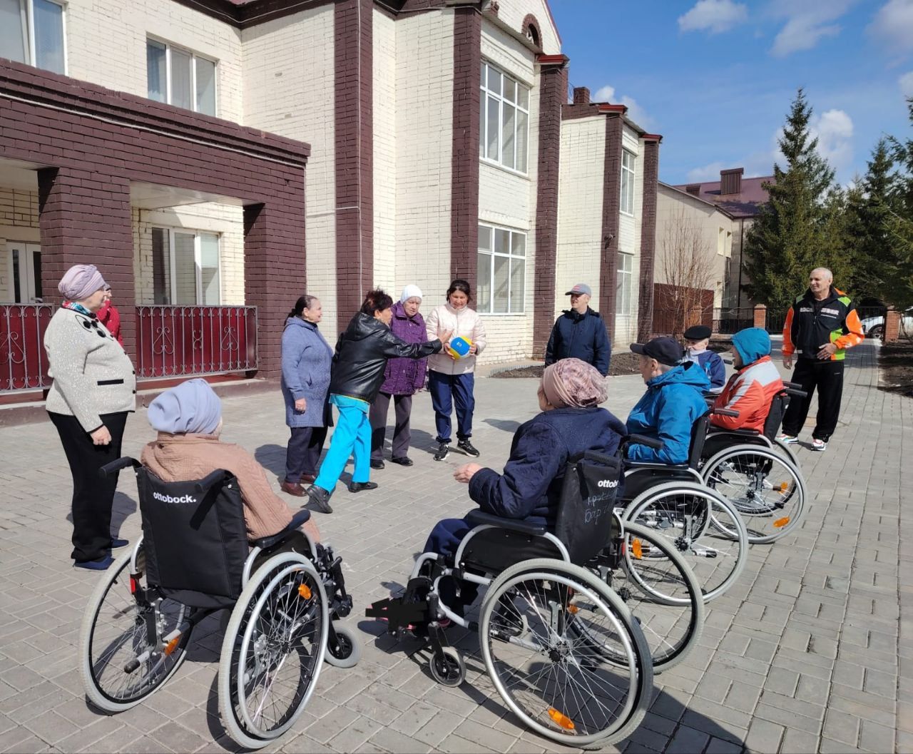 Активная жизнь в золотом возрасте: как в Нурлатском доме-интернате поддерживают здоровье