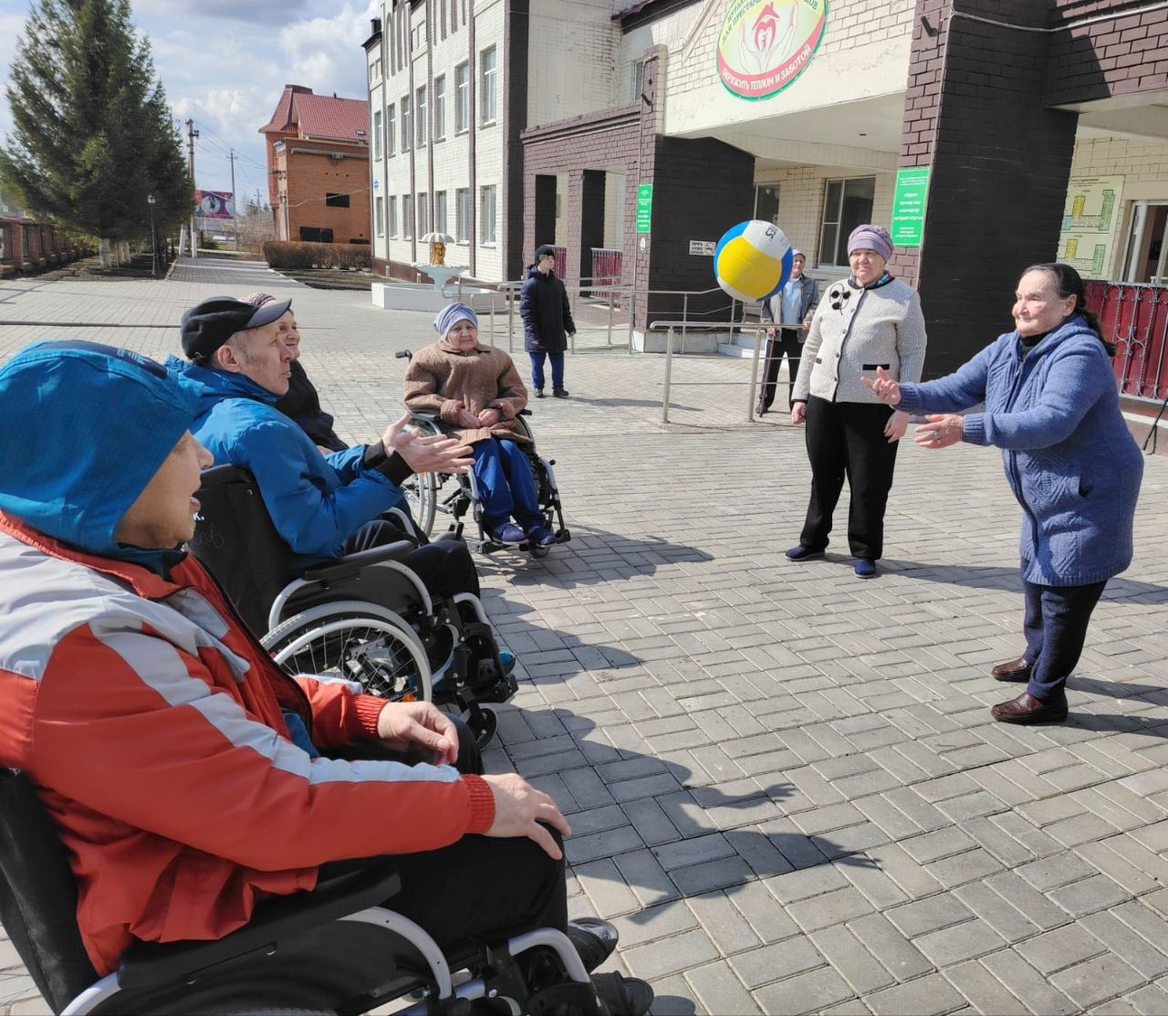 Активная жизнь в золотом возрасте: как в Нурлатском доме-интернате поддерживают здоровье
