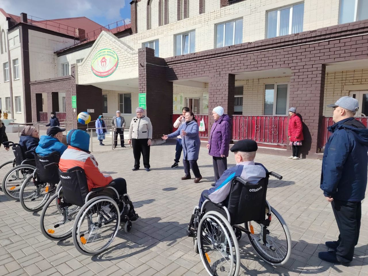Активная жизнь в золотом возрасте: как в Нурлатском доме-интернате поддерживают здоровье