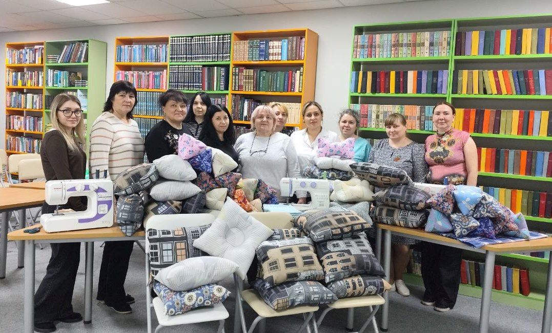Нурлатские библиотекари изготовили подушки для раненых бойцов