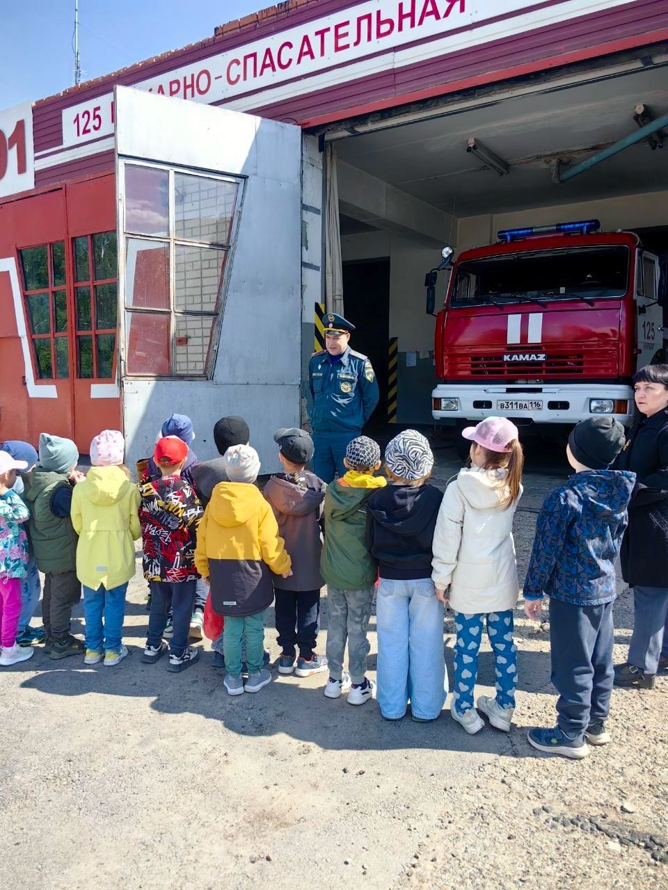 Юные гости пожарной части: экскурсия, которая вдохновляет!