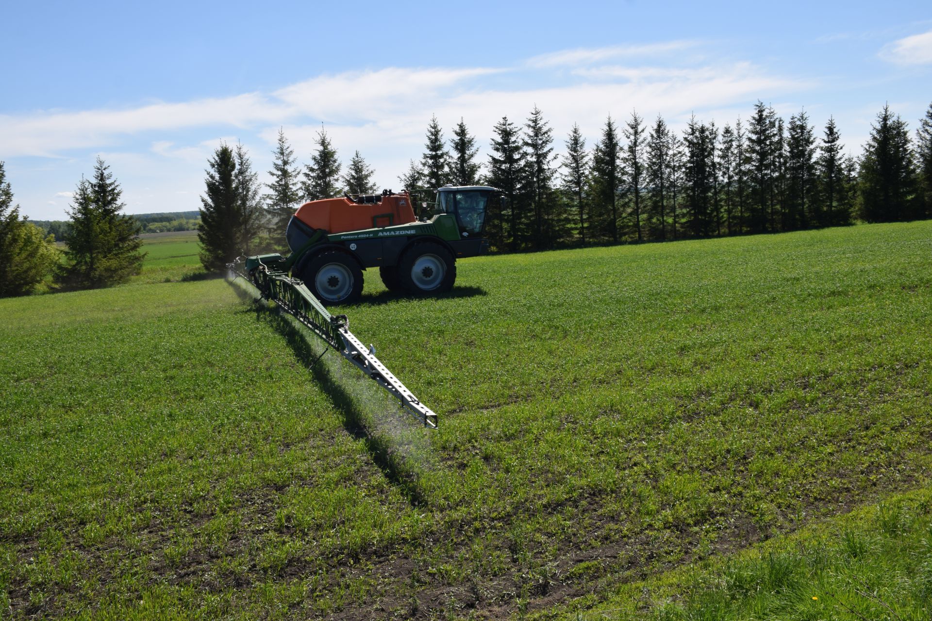 Дамир Ишкинеев ознакомился с ходом посевных работ на полях агрохолдинга «Чистополье»