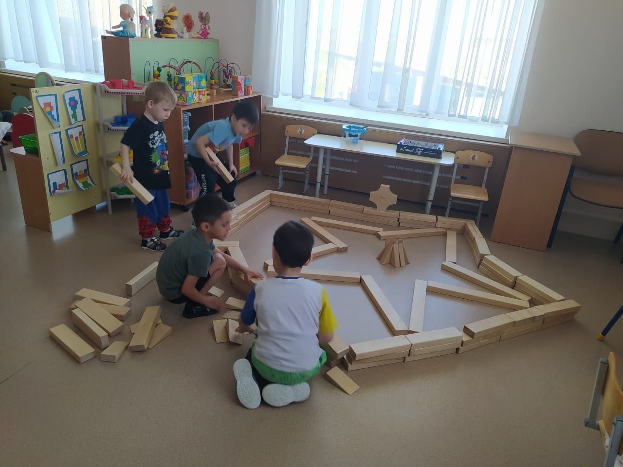 Память сильнее времени: малыши «Буратино» хранят подвиг героев в творчестве и сердцах