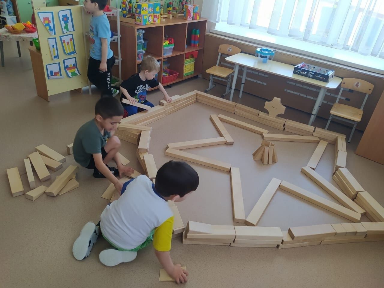 Память сильнее времени: малыши «Буратино» хранят подвиг героев в творчестве и сердцах