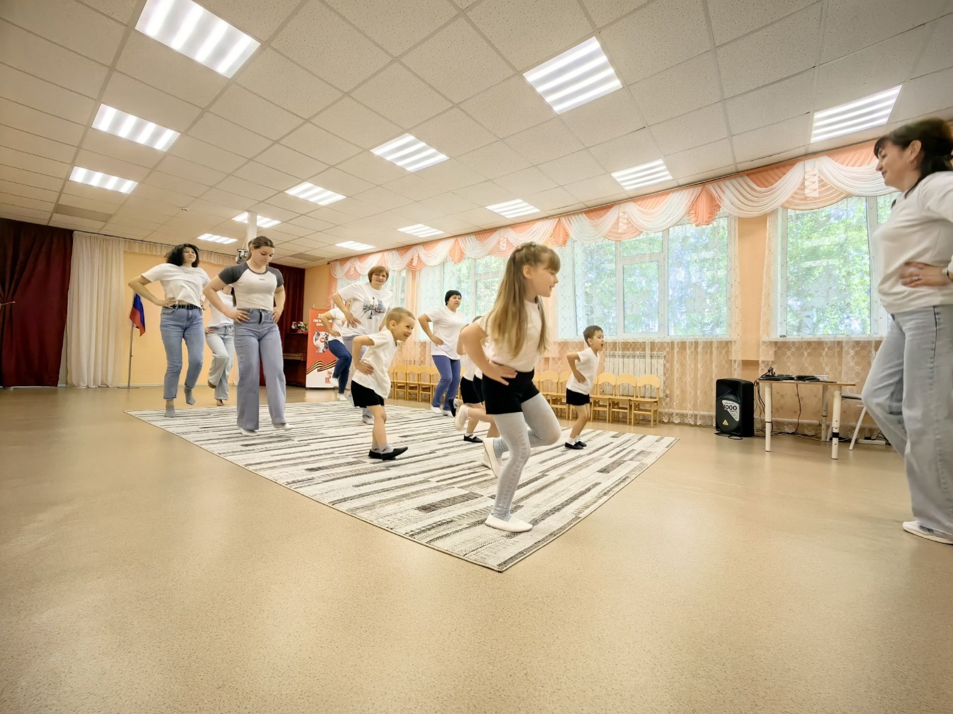 В детском саду «Росинка» прошла совместная зарядка с мамами