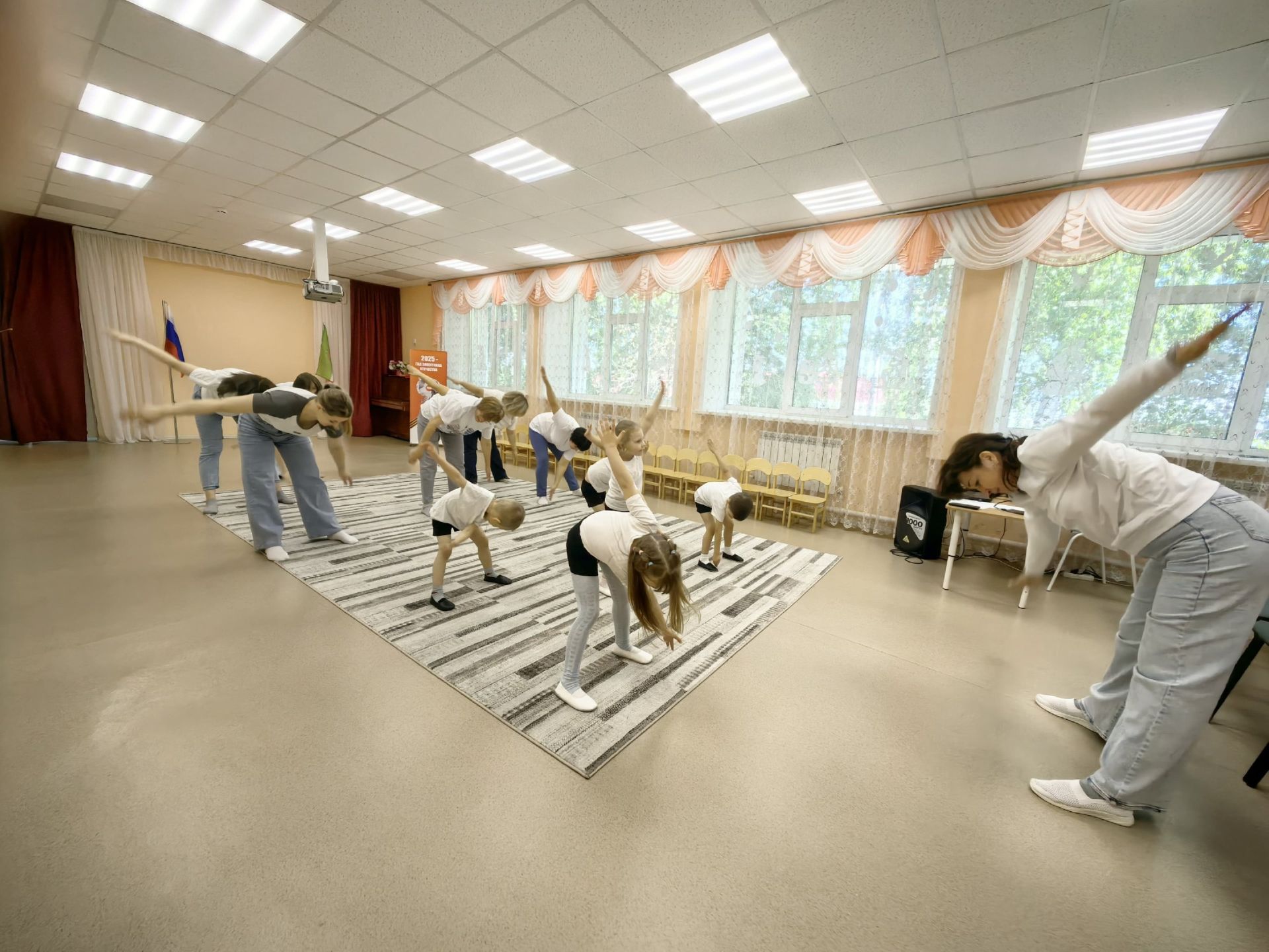 В детском саду «Росинка» прошла совместная зарядка с мамами