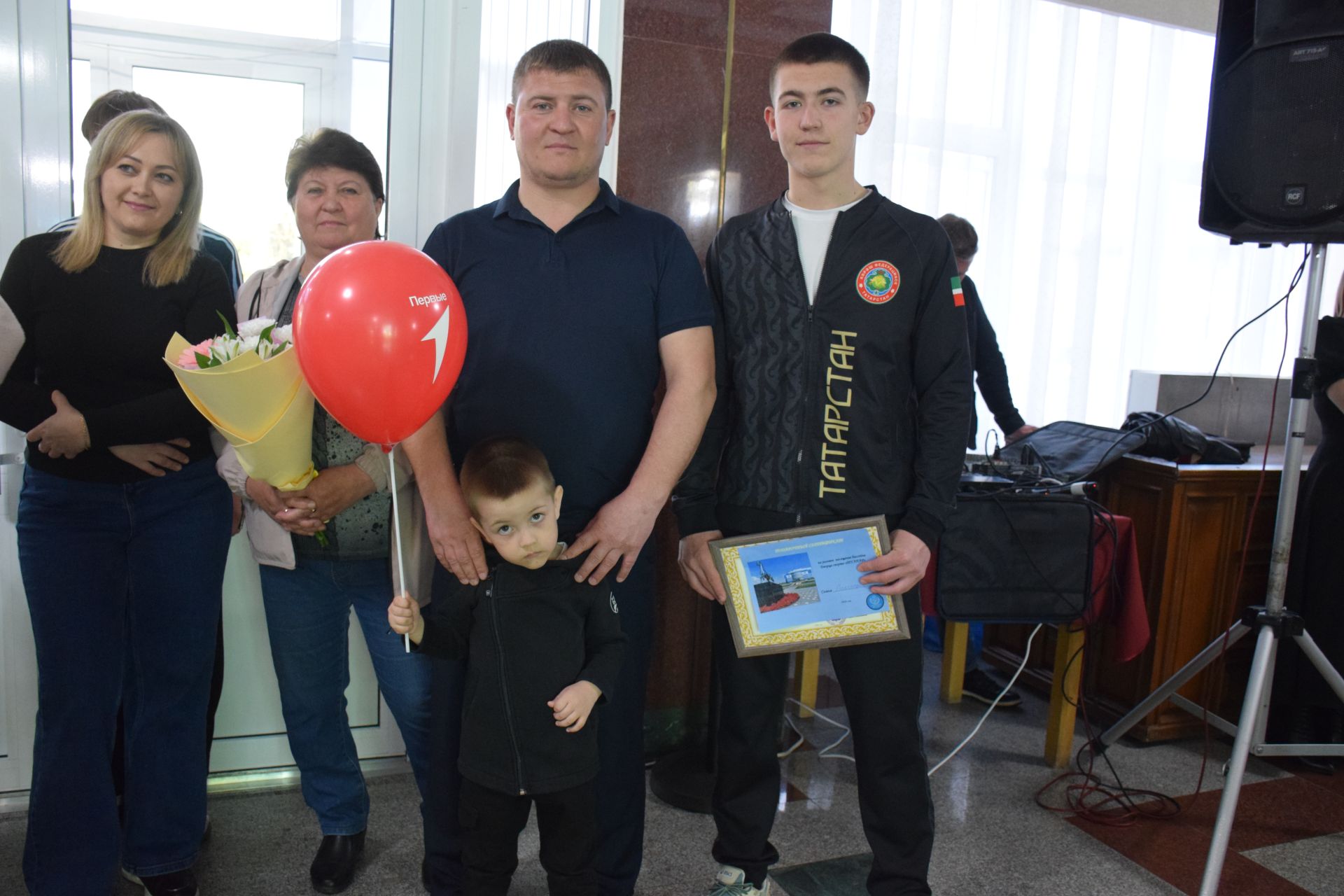 В Нурлате отпраздновали День семьи: чествование лучших семей и яркий праздник