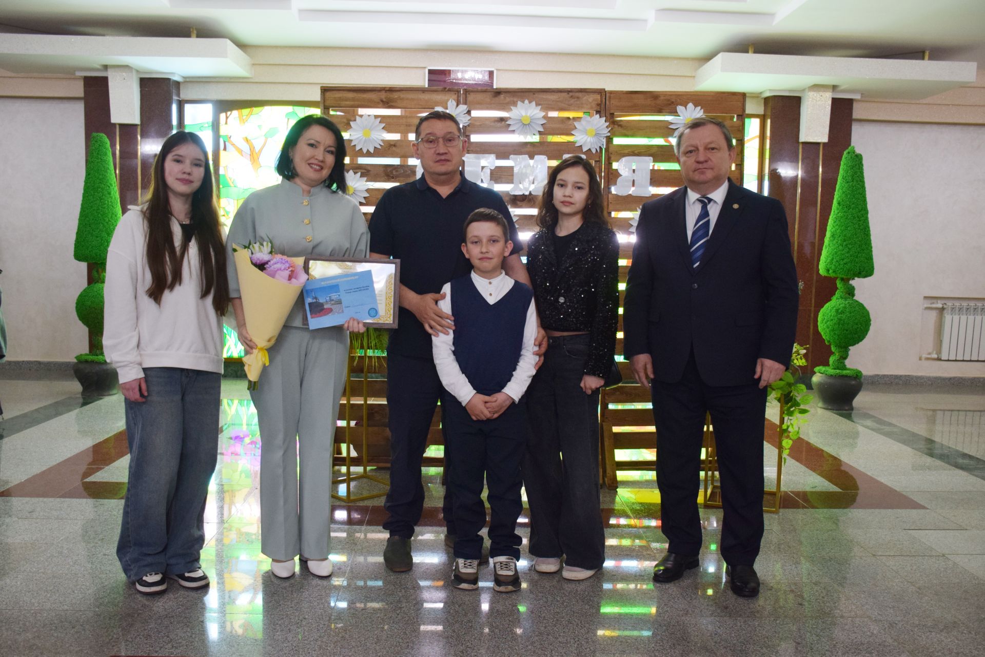 В Нурлате отпраздновали День семьи: чествование лучших семей и яркий праздник