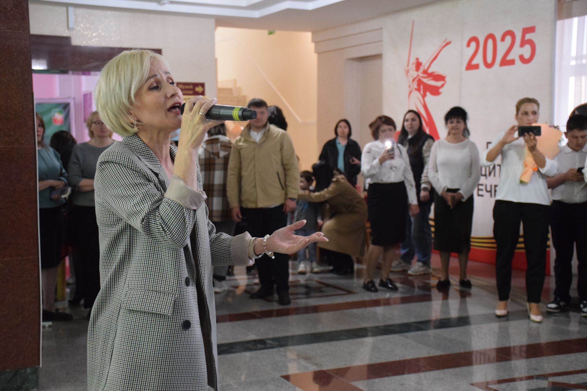 В Нурлате отпраздновали День семьи: чествование лучших семей и яркий праздник