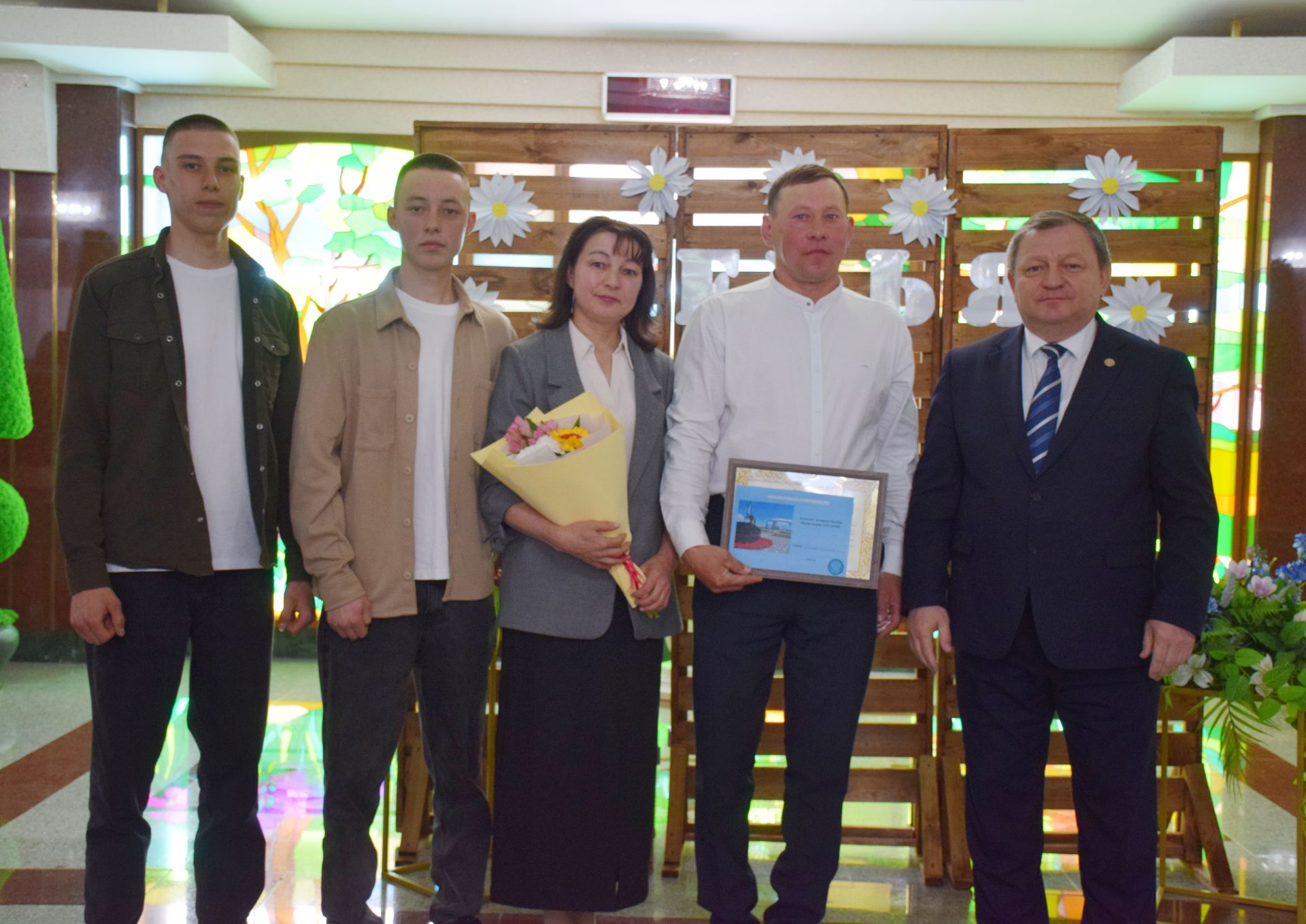 В Нурлате отпраздновали День семьи: чествование лучших семей и яркий праздник