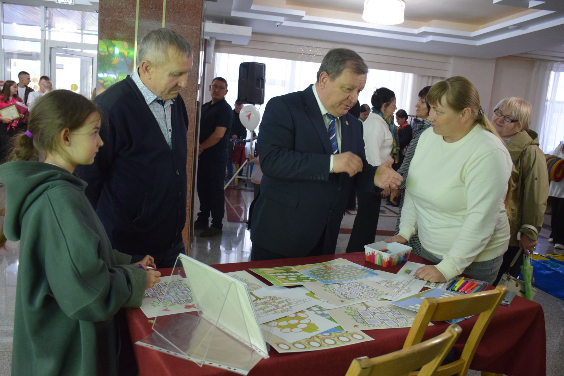 В Нурлате отпраздновали День семьи: чествование лучших семей и яркий праздник