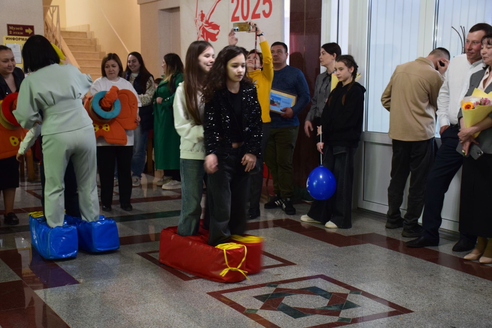 В Нурлате отпраздновали День семьи: чествование лучших семей и яркий праздник