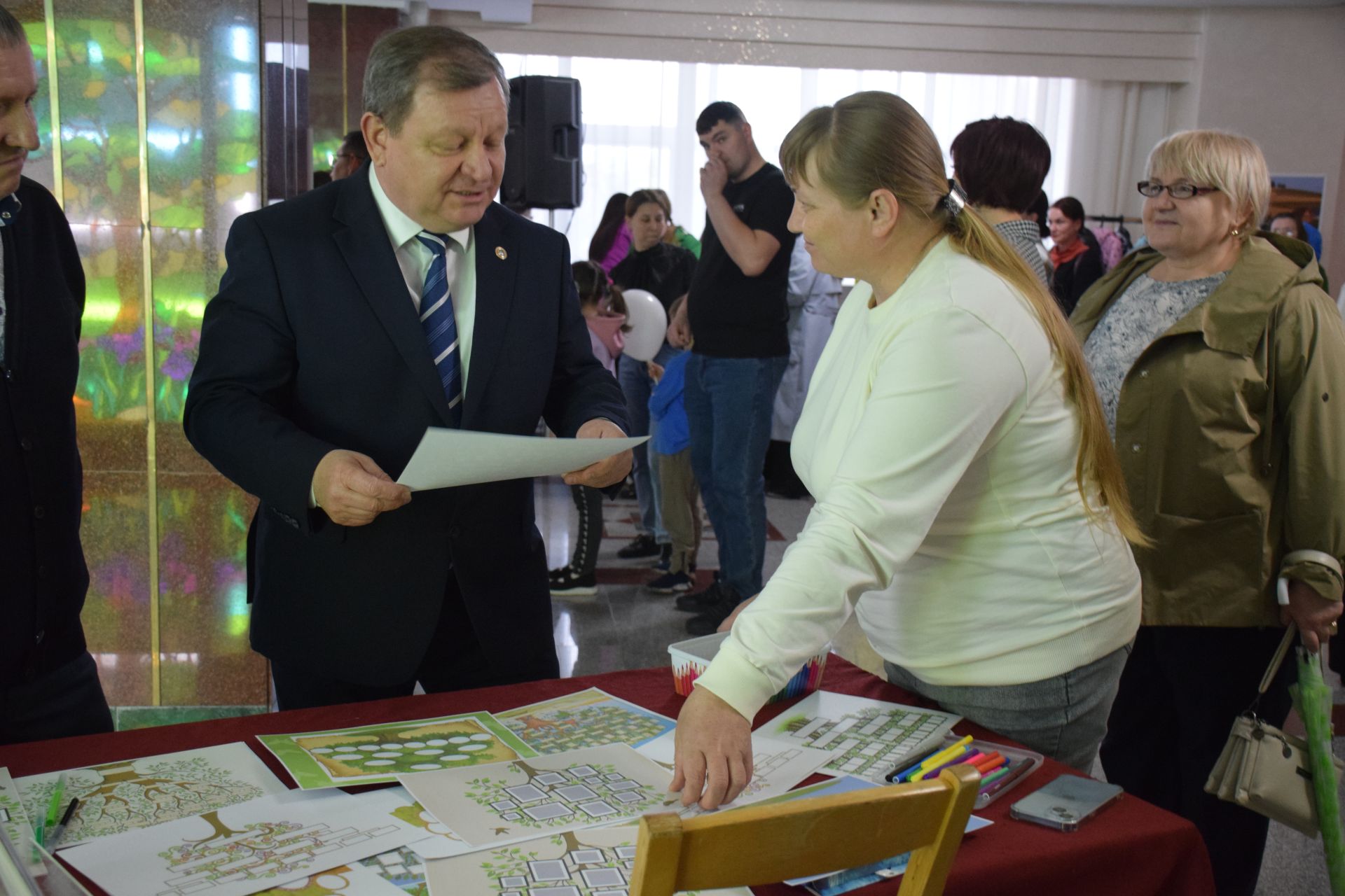 В Нурлате отпраздновали День семьи: чествование лучших семей и яркий праздник