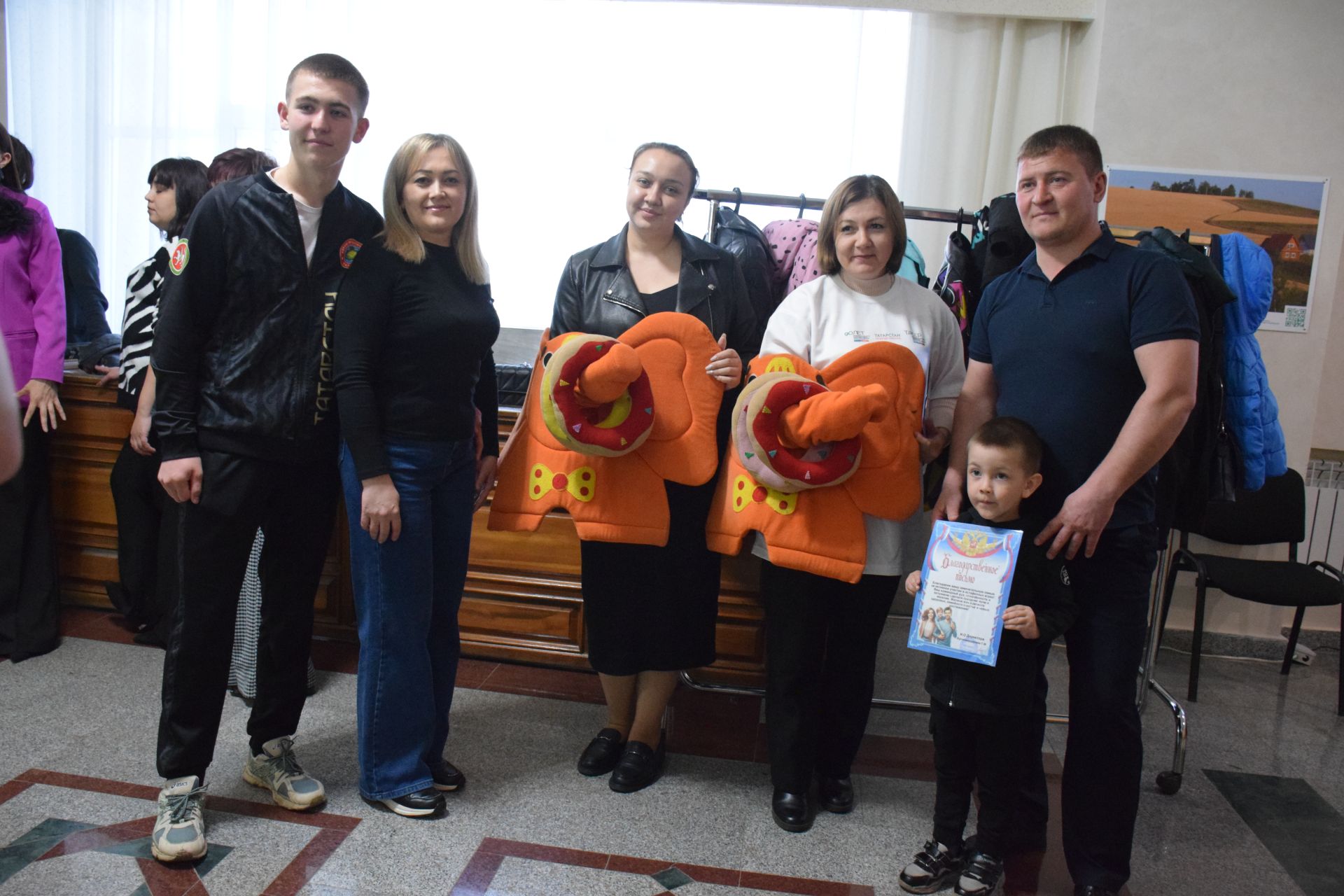 В Нурлате отпраздновали День семьи: чествование лучших семей и яркий праздник