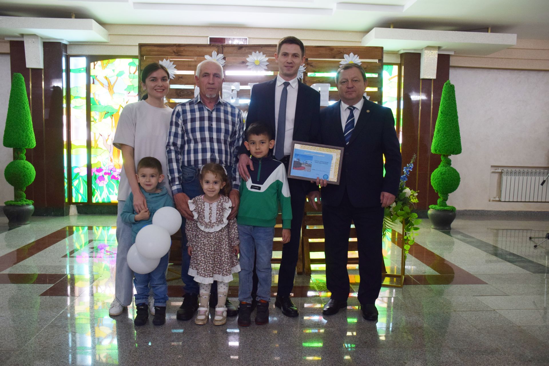 В Нурлате отпраздновали День семьи: чествование лучших семей и яркий праздник