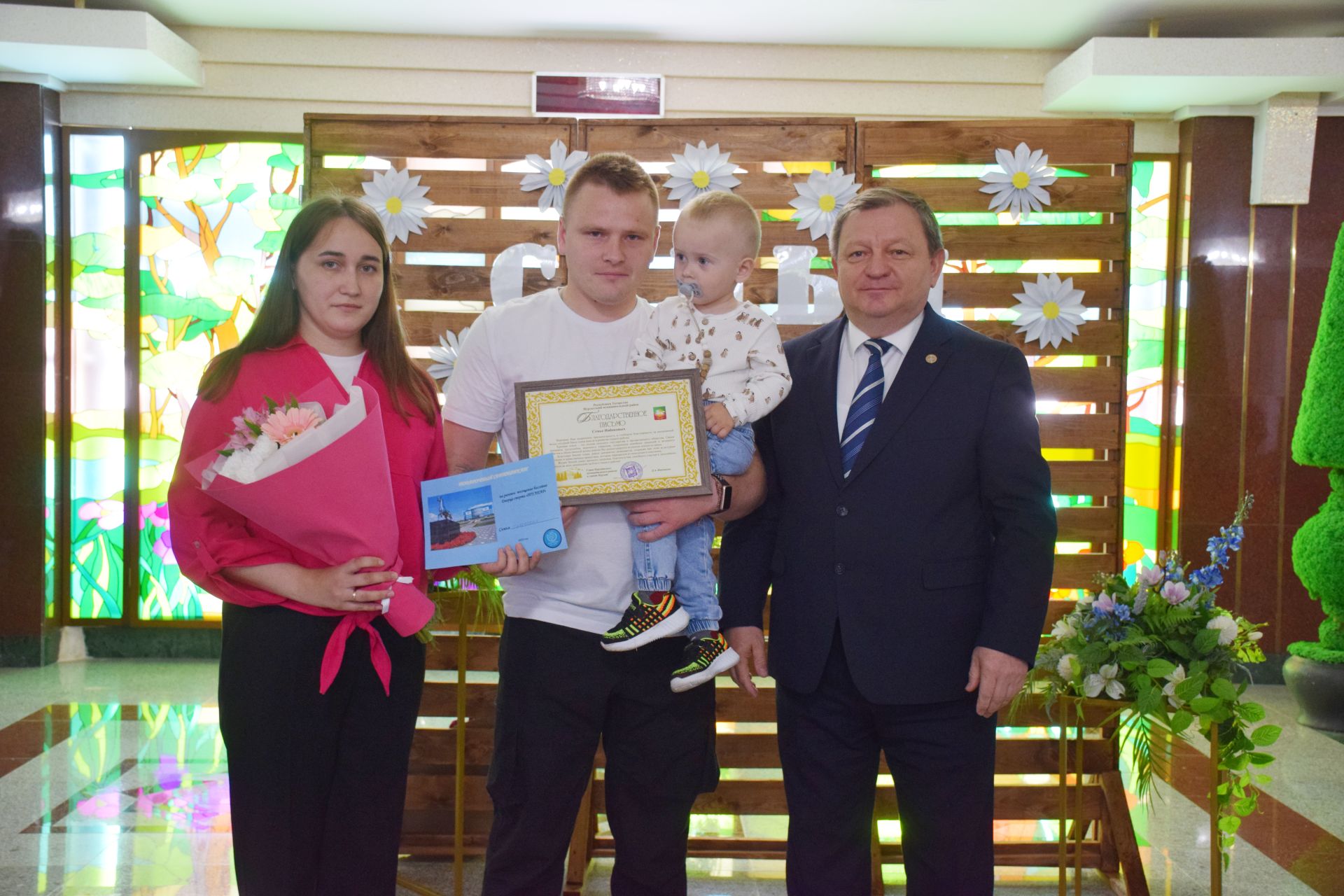 В Нурлате отпраздновали День семьи: чествование лучших семей и яркий праздник