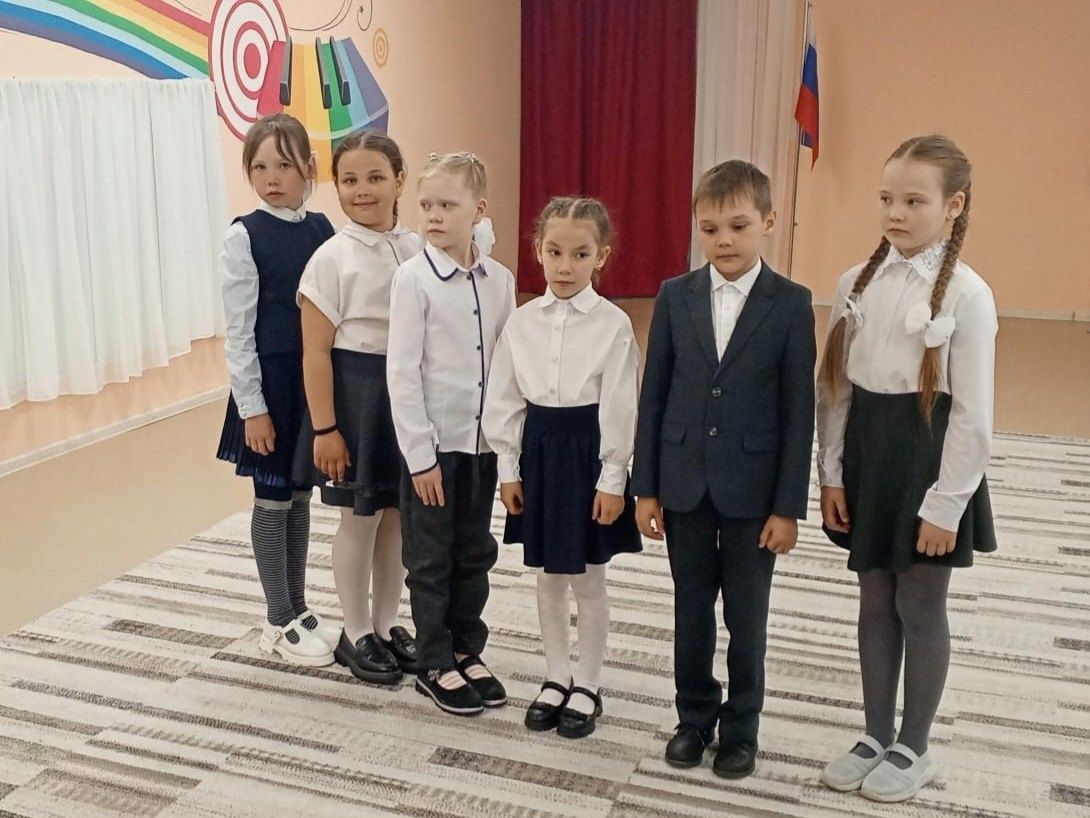 Школьники подарили дошколятам праздник музыки и творчества