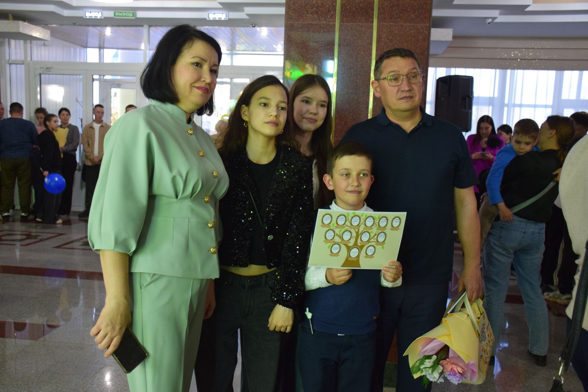 В Нурлате отпраздновали День семьи: чествование лучших семей и яркий праздник