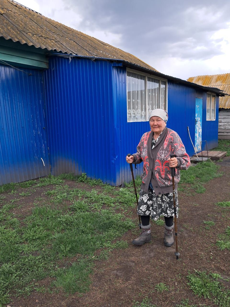 Скандинавская ходьба заряжает энергией пожилых в Нурлатском центре «Гармония»