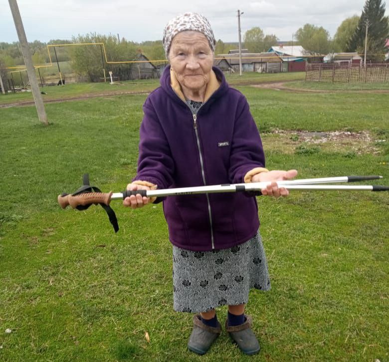 Скандинавская ходьба заряжает энергией пожилых в Нурлатском центре «Гармония»