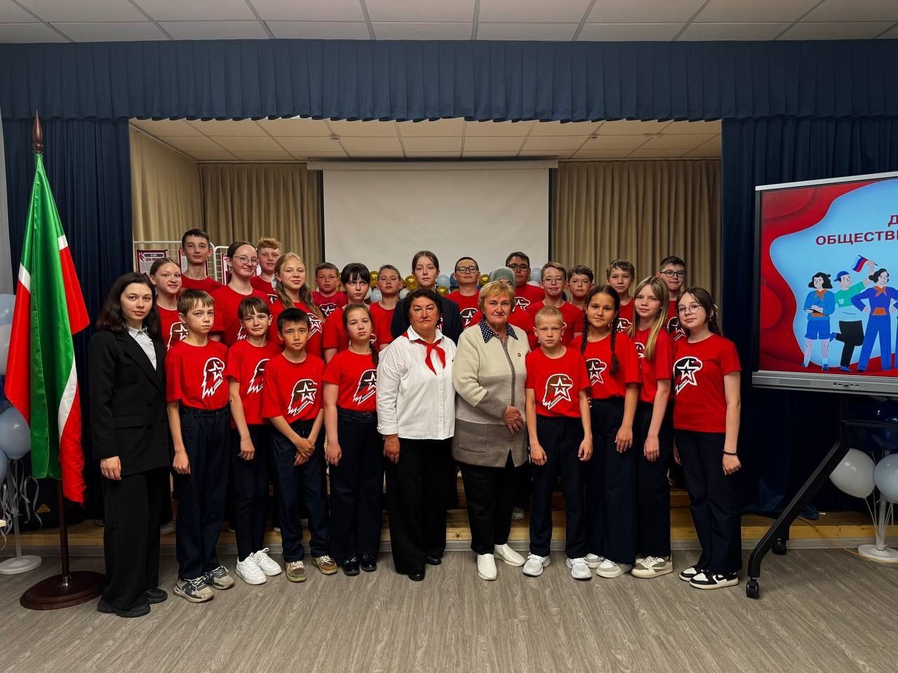 Школьники встретились с ветеранами пионерского движения в преддверии Дня пионерии