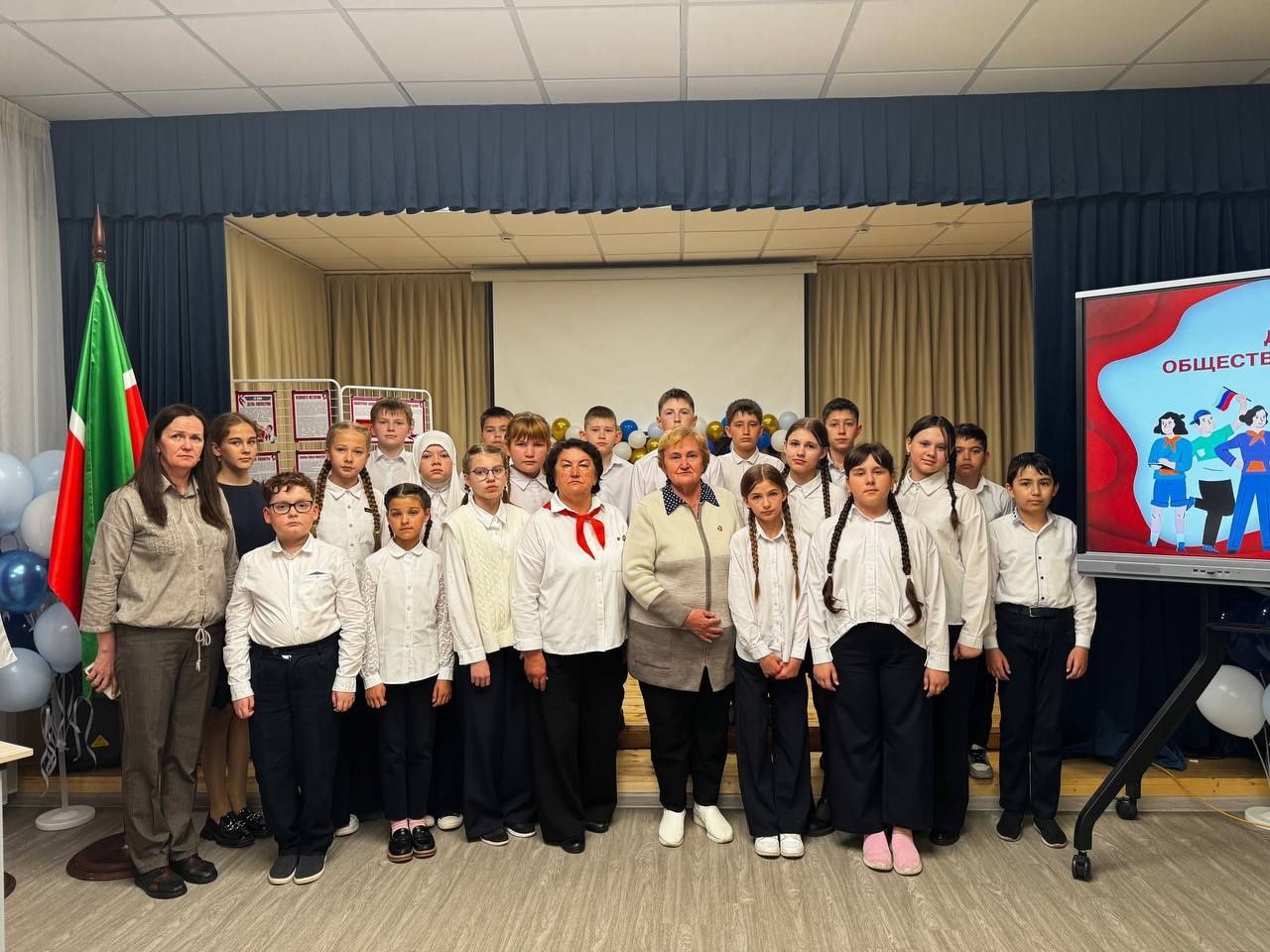 Школьники встретились с ветеранами пионерского движения в преддверии Дня пионерии