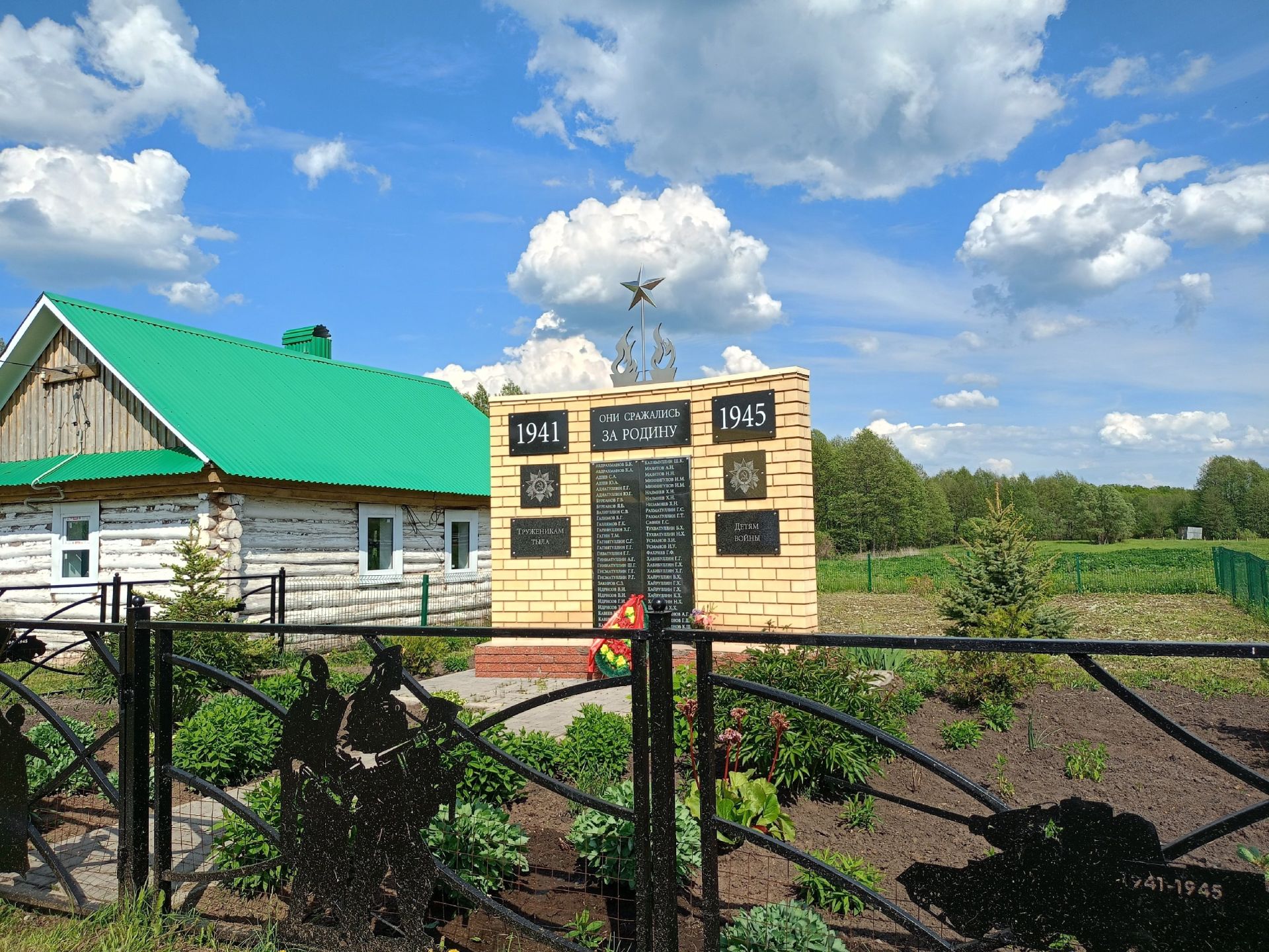 КДЦ «Грани» провели первый выездной концерт в рамках проекта «Территория семьи»