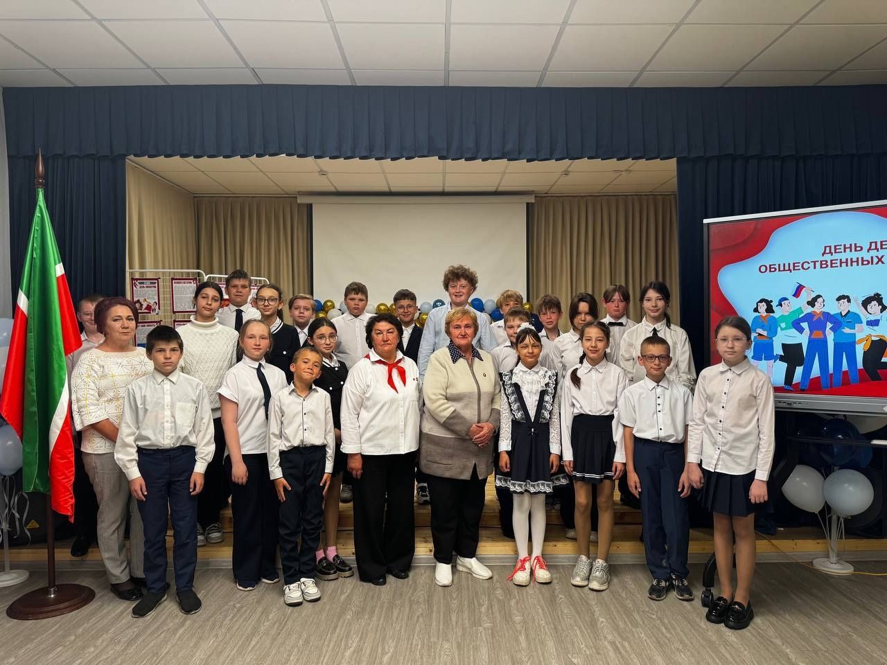 Школьники встретились с ветеранами пионерского движения в преддверии Дня пионерии