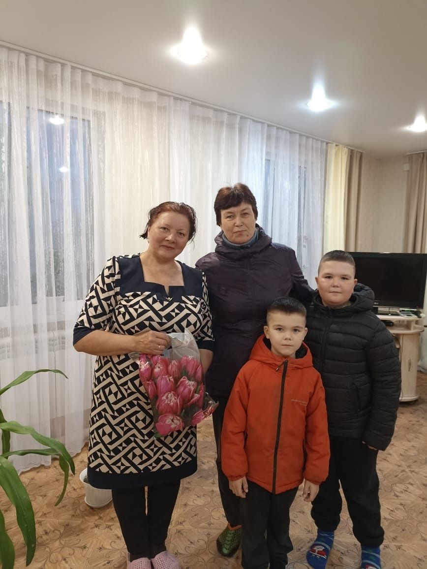 С благодарностью к героям: поздравления ветеранам ВОВ и семьям СВО в Курманаево