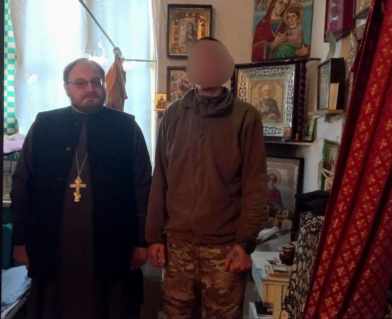 Священнослужитель из Нурлата побывал с гуманитарной миссией в госпиталях ДНР и ЛНР