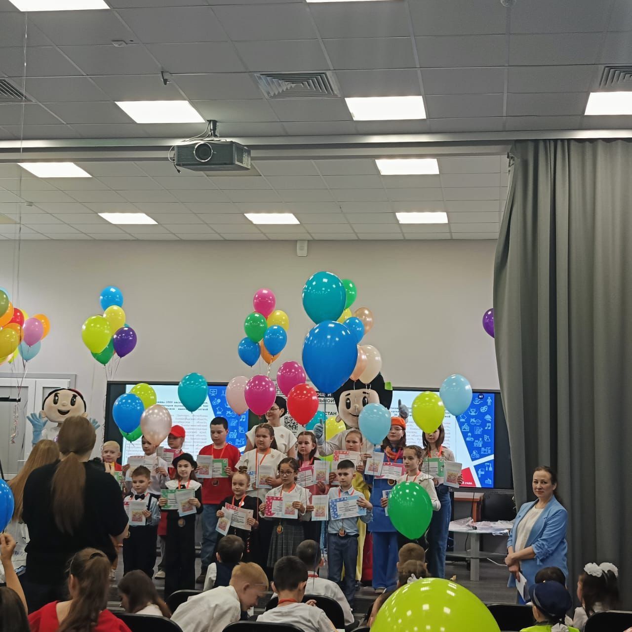 Ученицы школы №3 стали призерами чемпионата «Юный мастер — 2025»