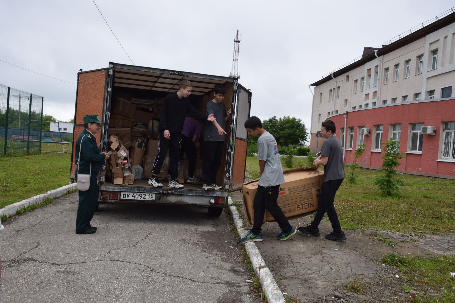 Школьники Нурлата собрали тонны макулатуры: как экологическая акция помогает спасать деревья