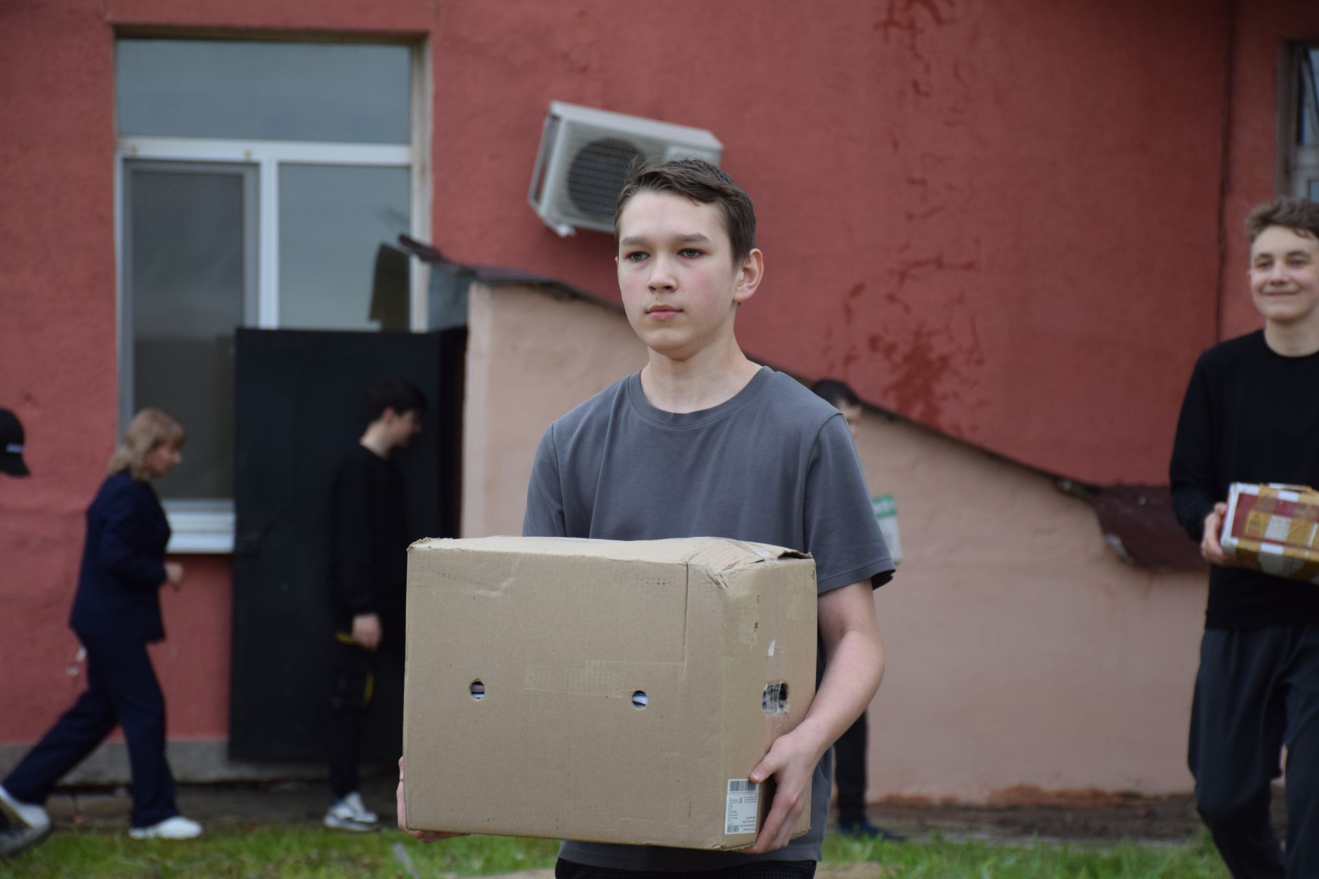 Школьники Нурлата собрали тонны макулатуры: как экологическая акция помогает спасать деревья