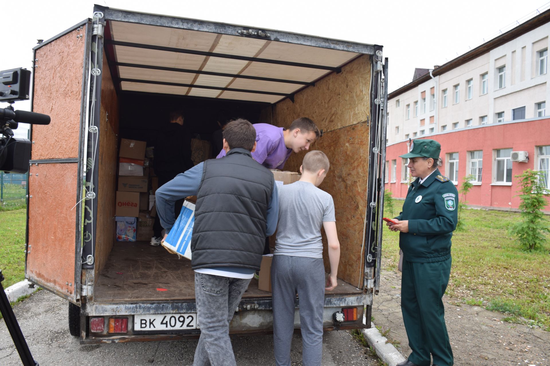 Школьники Нурлата собрали тонны макулатуры: как экологическая акция помогает спасать деревья