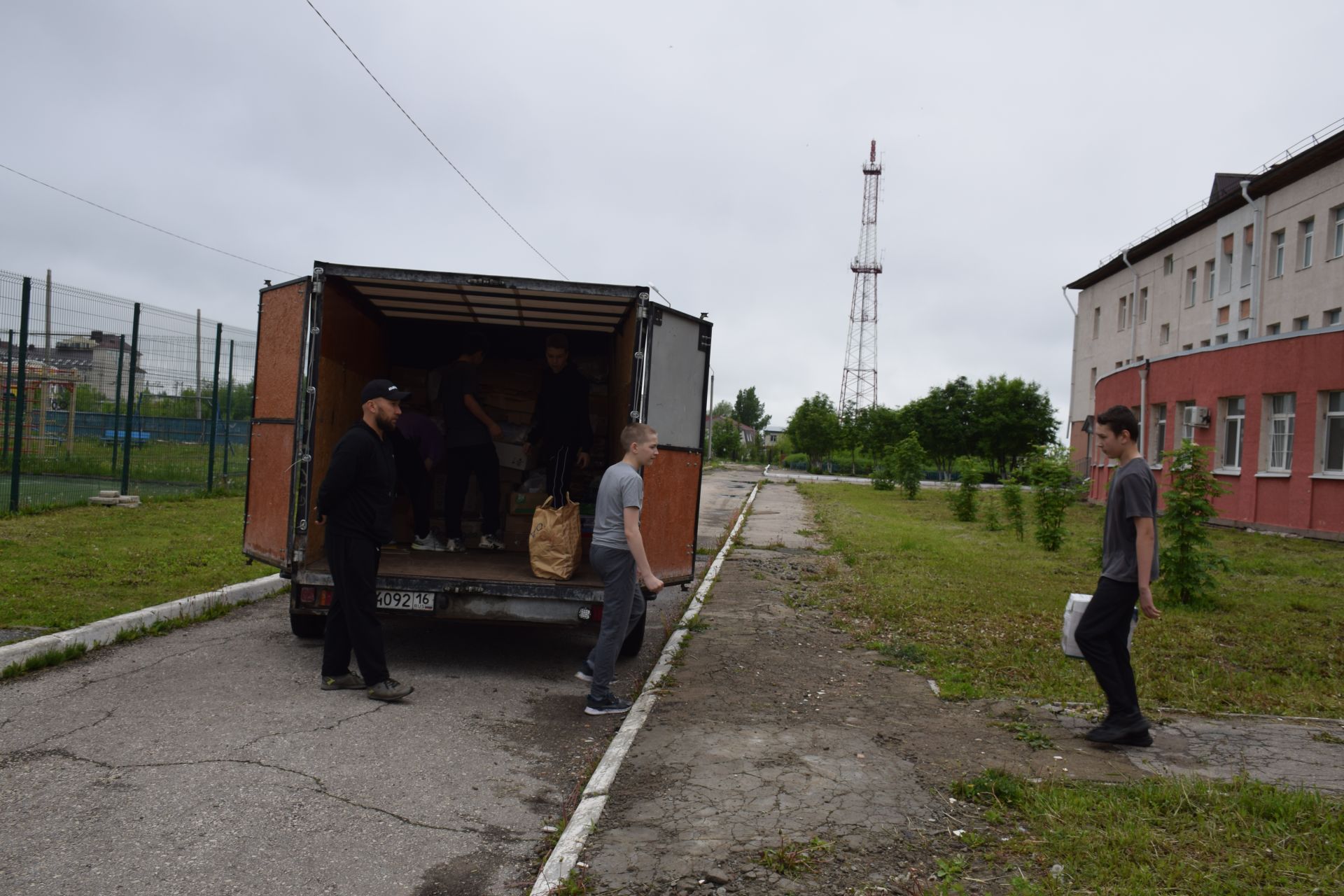 Школьники Нурлата собрали тонны макулатуры: как экологическая акция помогает спасать деревья