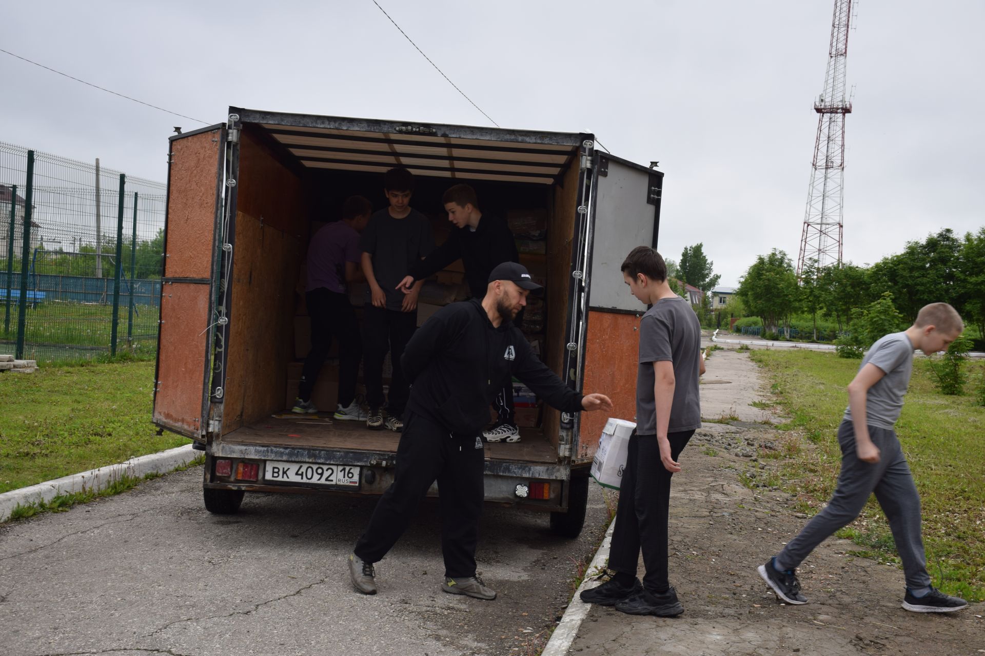 Школьники Нурлата собрали тонны макулатуры: как экологическая акция помогает спасать деревья