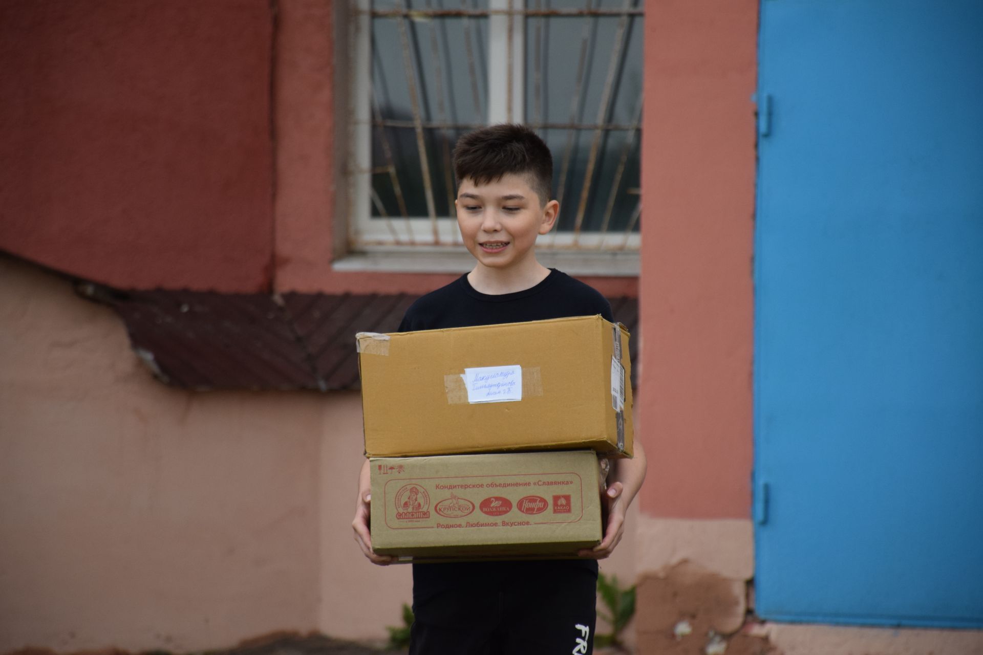 Школьники Нурлата собрали тонны макулатуры: как экологическая акция помогает спасать деревья